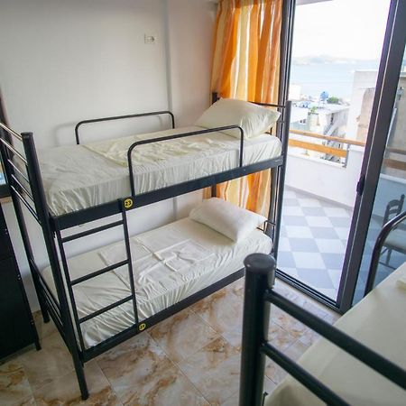 Wallaby Hostel Sarandë Buitenkant foto
